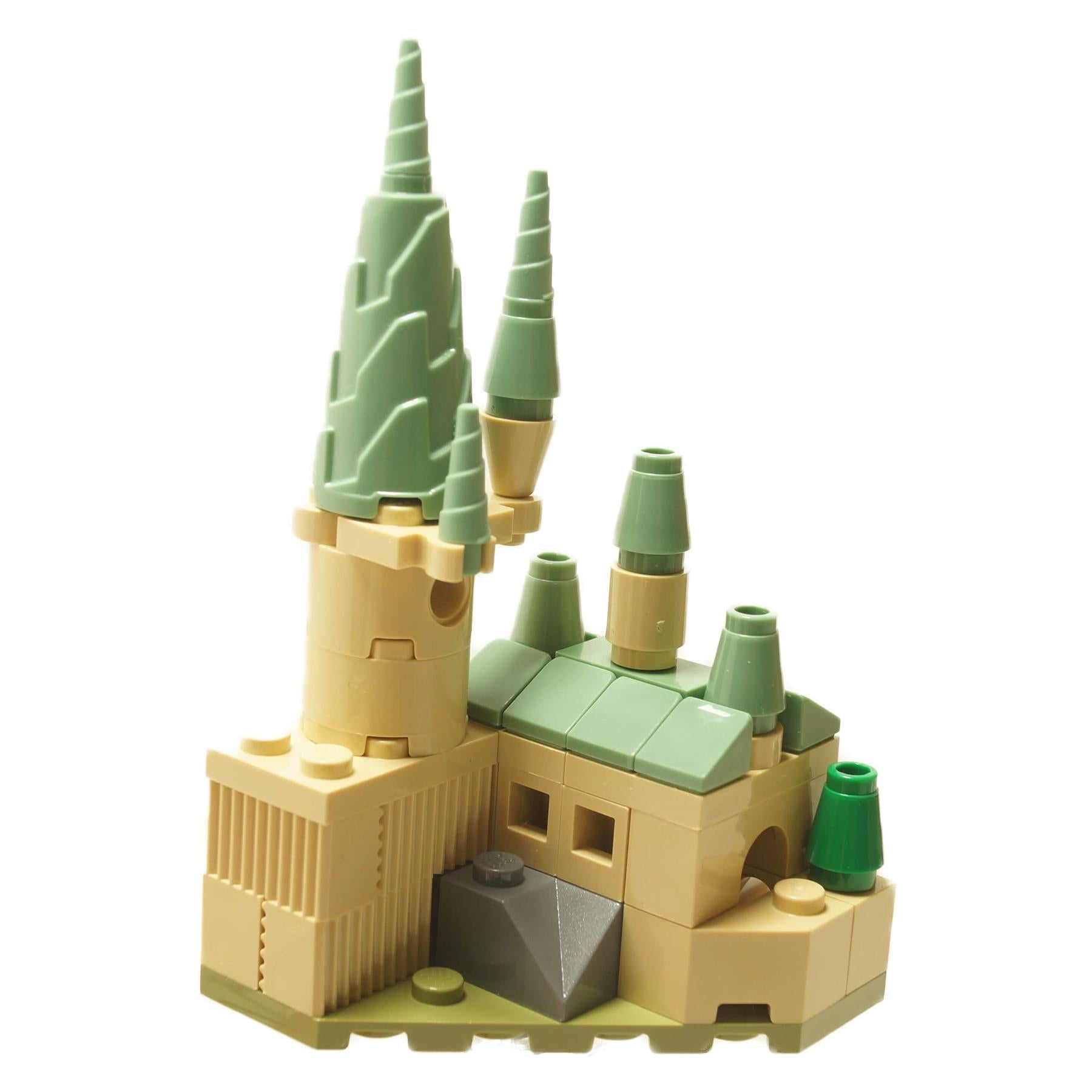 Mini LEGO® Hogwarts Castle, brick-built micro model from set 30435 with 58 pieces, featuring iconic towers and spires.