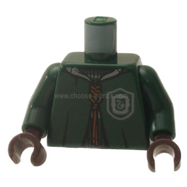 Dunkelgrüner Torso mit Kapuzenrobe über einem Pullover, weißer Kragen, dunkelorange Schnürsenkel, Slytherin-Patch-Muster - dunkelgrüne Arme - dunkelbraune Hände 