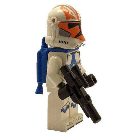 LEGO Minifigure Clone Trooper, 501st Legion, 332nd Company (Phase 2) - Helmet with Holes and Togruta Markings, Blue - sw1276wpnew (action shot)