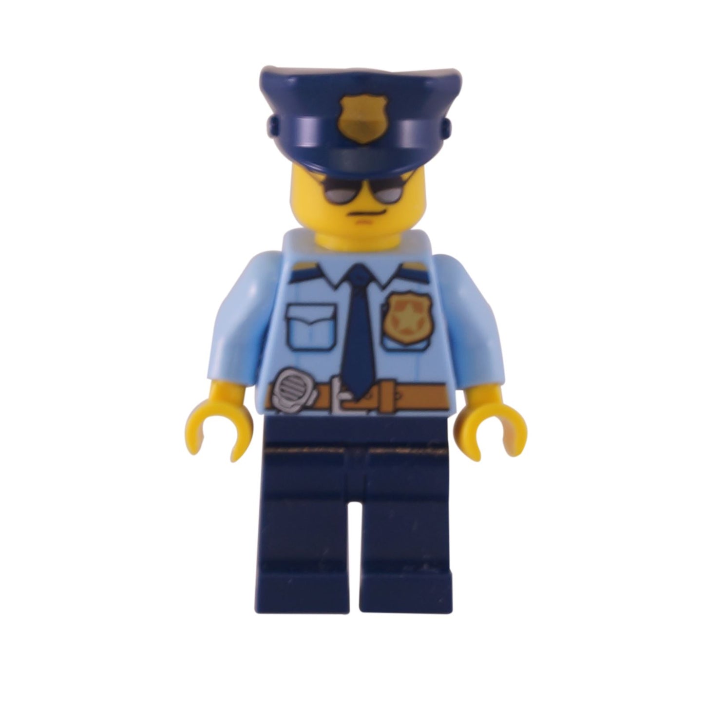 Polizeiuniform - Stadtpolizistenhemd mit Dunkelblau Krawatte und Goldabzeichen, Dunkel Tan Gürtel mit Funkgerät, Dunkelblau Beine, Polizeimütze mit Goldabzeichen, Sonnenbrille 